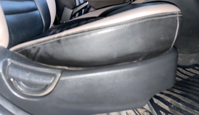 2018 Hyundai Grand i10 SPORTZ 1.2 KAPPA VTVT, Petrol, Manual, 96,033 km, Driver Side Adjustment Panel