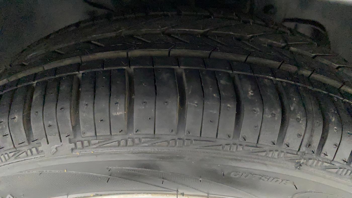 2016 Tata Tiago XZ 1.2 REVOTRON, Petrol, Manual, 27,728 km, Right Front Tyre Tread