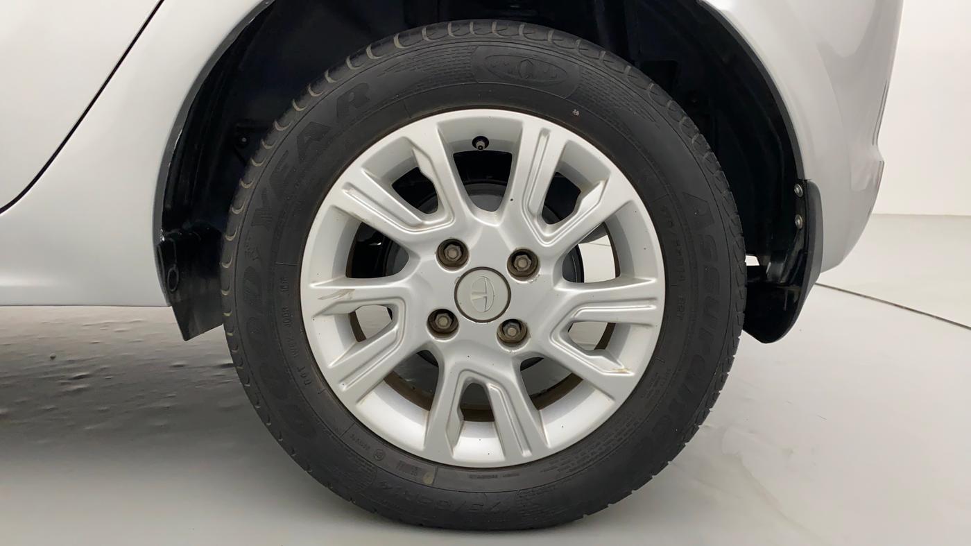 2016 Tata Tiago XZ 1.2 REVOTRON, Petrol, Manual, 27,728 km, Left Rear Wheel