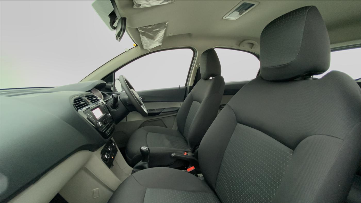 2016 Tata Tiago XZ 1.2 REVOTRON, Petrol, Manual, 27,728 km, Right Side Front Door Cabin View