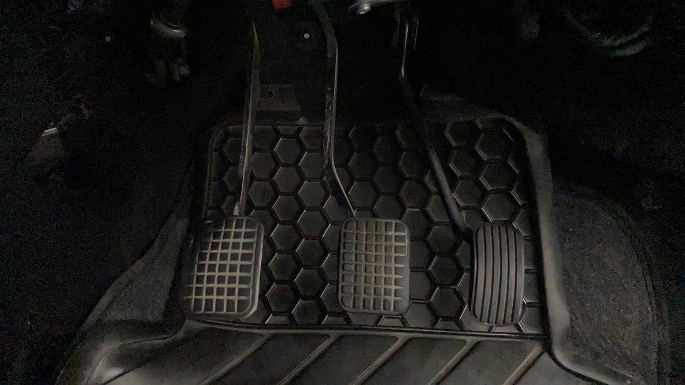 2016 Tata Tiago XZ 1.2 REVOTRON, Petrol, Manual, 27,728 km, Pedals