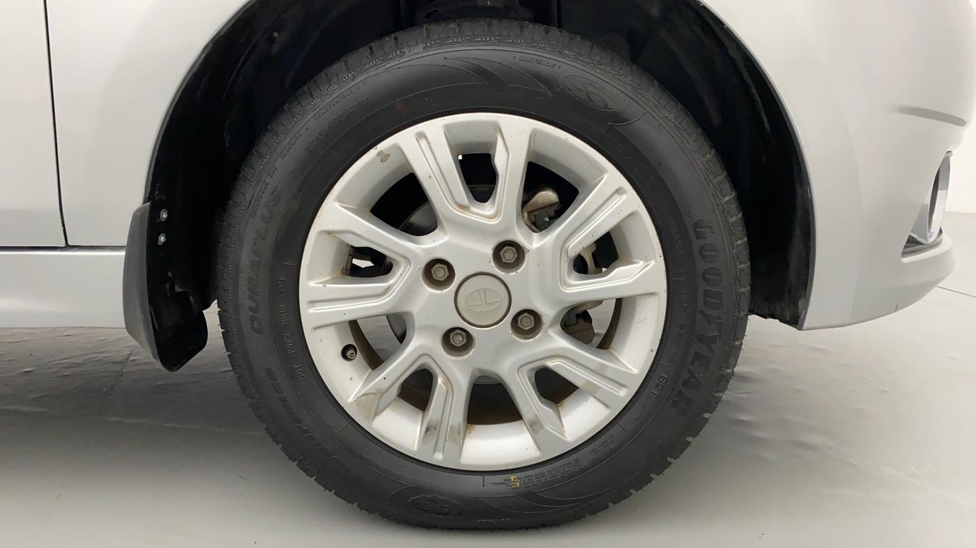 2016 Tata Tiago XZ 1.2 REVOTRON, Petrol, Manual, 27,728 km, Right Front Wheel