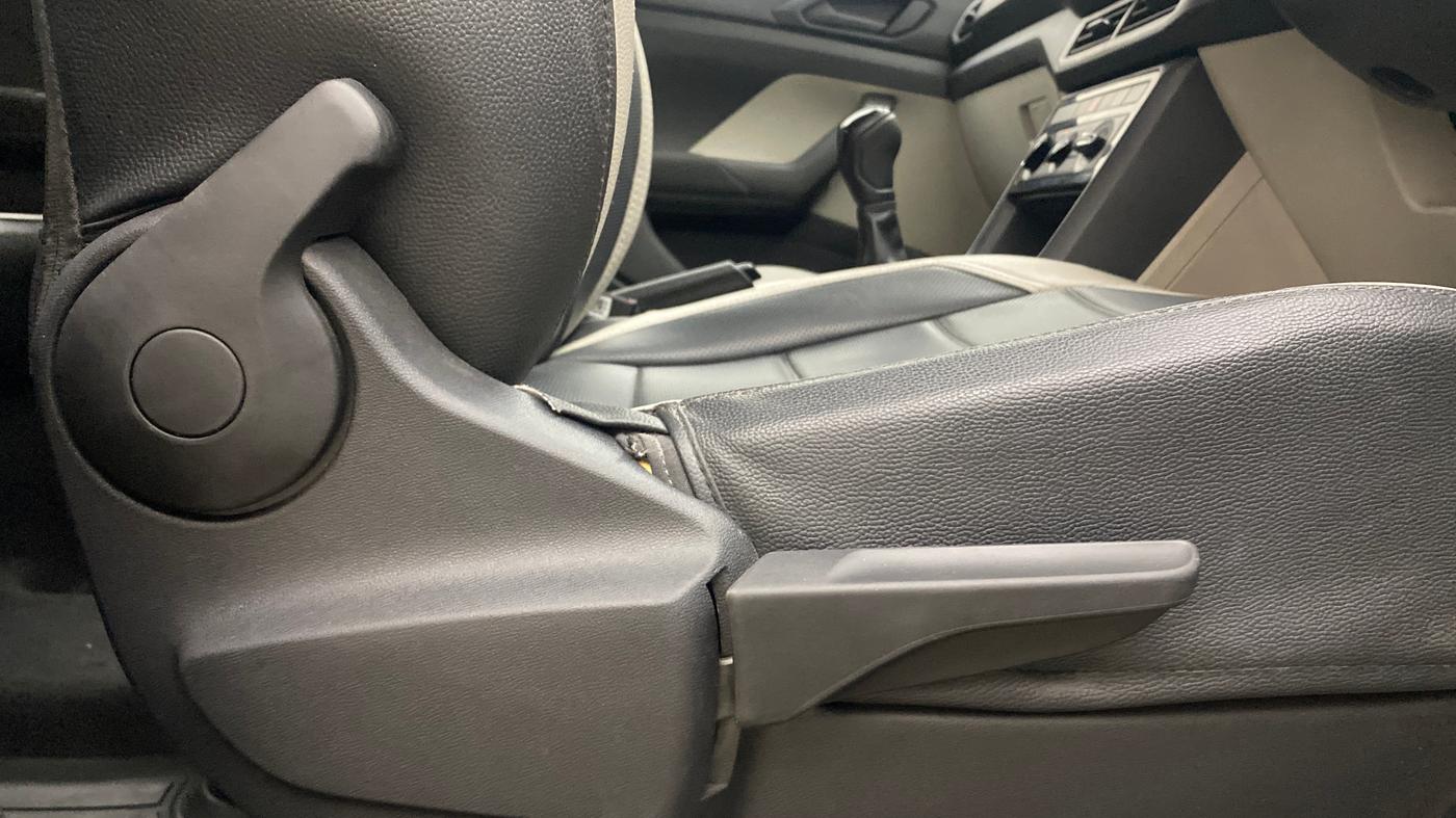 2022 Volkswagen TAIGUN COMFORTLINE 1.0 TSI MT, Petrol, Manual, 26,608 km, Driver Side Adjustment Panel