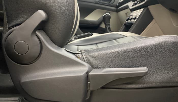 2022 Volkswagen TAIGUN COMFORTLINE 1.0 TSI MT, Petrol, Manual, 26,852 km, Driver Side Adjustment Panel