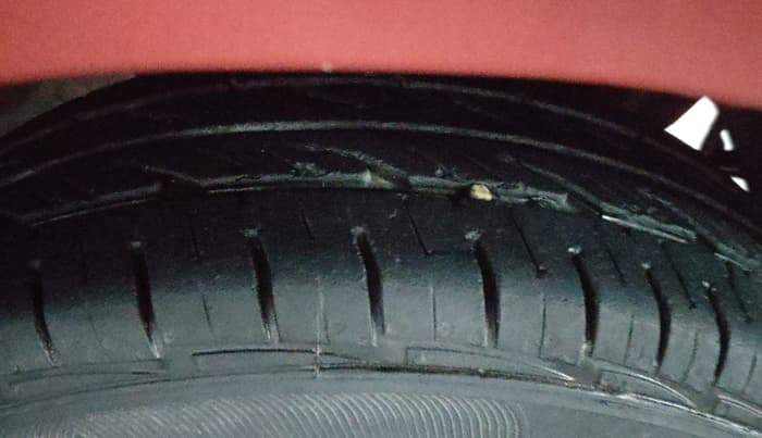 2013 Hyundai Eon ERA +, Petrol, Manual, 35,206 km, Left Rear Tyre Tread