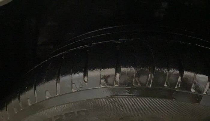 2016 Toyota Corolla Altis GL PETROL, Petrol, Manual, 54,685 km, Left Front Tyre Tread