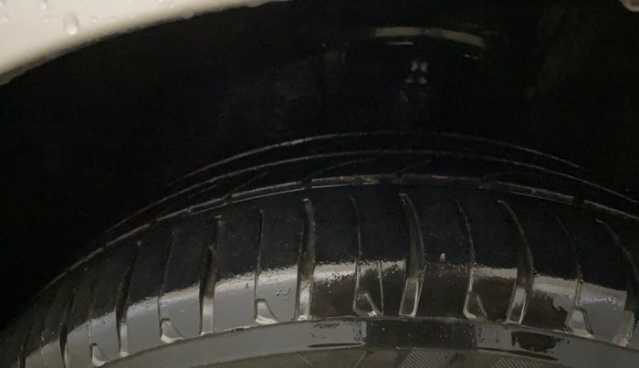 2016 Toyota Corolla Altis GL PETROL, Petrol, Manual, 54,685 km, Right Front Tyre Tread