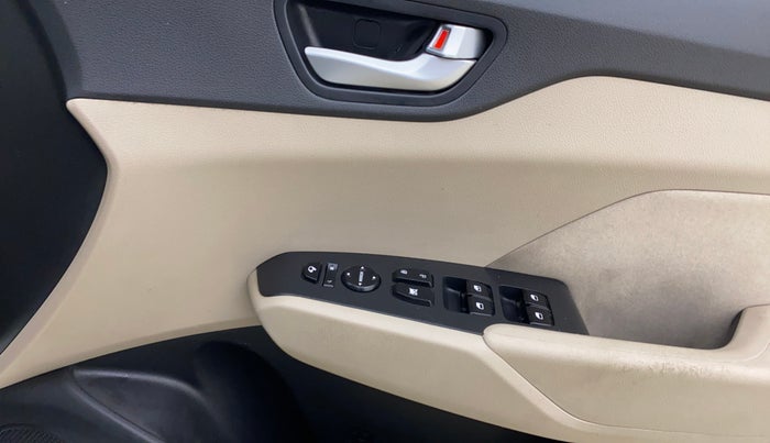 2019 Hyundai Verna 1.6 VTVT SX, Petrol, Manual, 49,112 km, Driver Side Door Panels Control