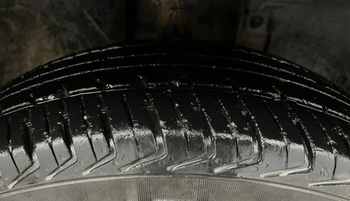 2015 Renault Kwid RXT 0.8, Petrol, Manual, 56,501 km, Right Front Tyre Tread