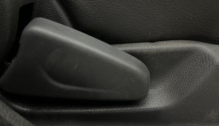 2015 Renault Kwid RXT 0.8, Petrol, Manual, 56,501 km, Driver Side Adjustment Panel