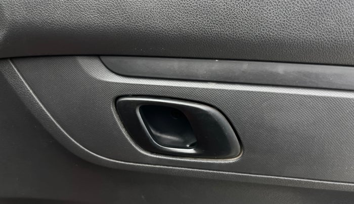 2015 Renault Kwid RXT 0.8, Petrol, Manual, 56,501 km, Driver Side Door Panels Control