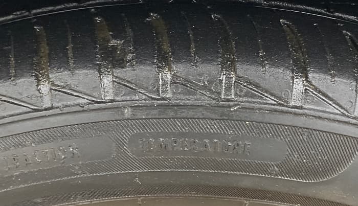2022 Renault Kwid RXT 1.0 AMT, Petrol, Automatic, 15,241 km, Left Front Tyre Tread
