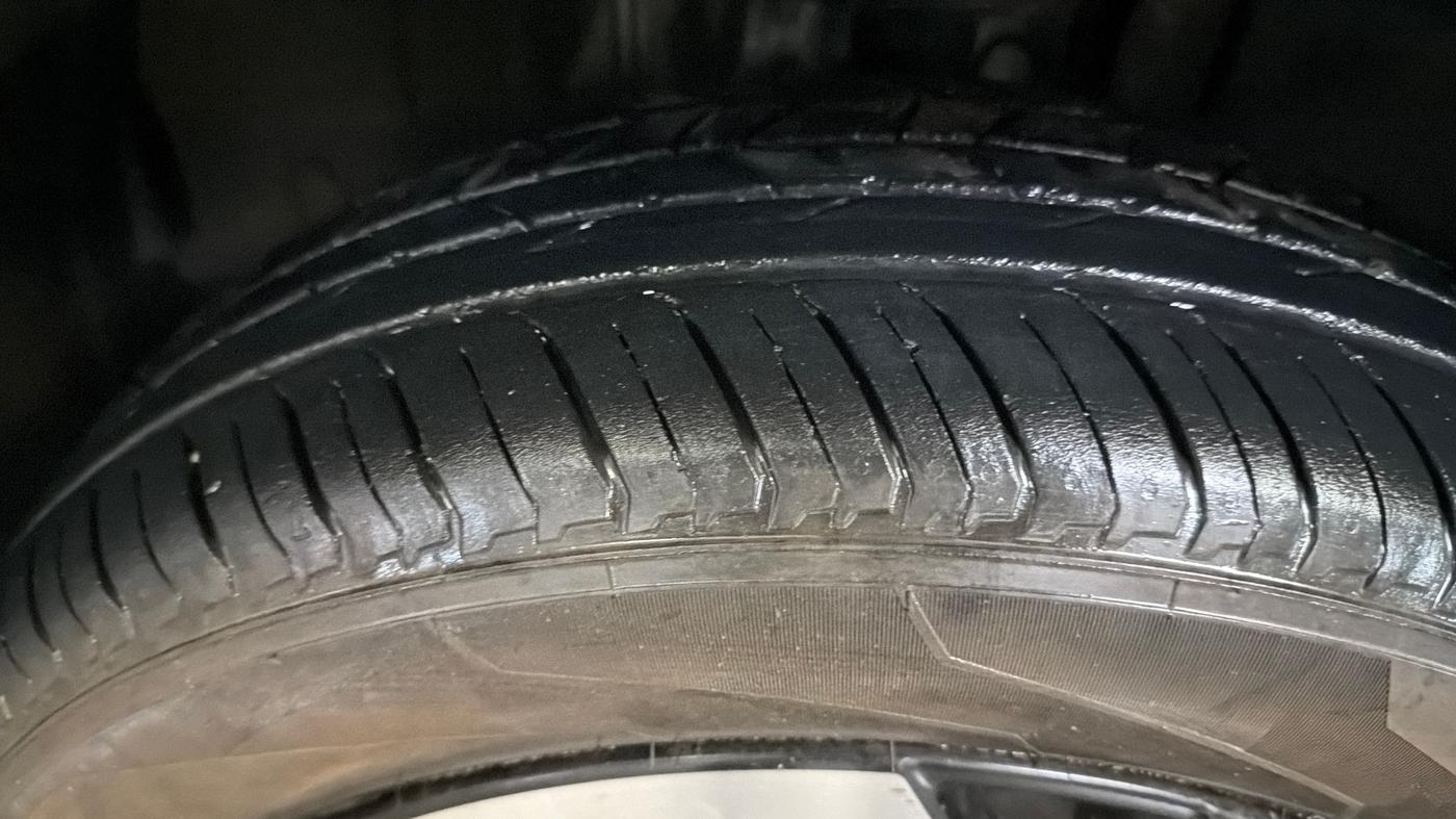 2021 Nissan MAGNITE XV MT, Petrol, Manual, 74,141 km, Left Front Tyre Tread