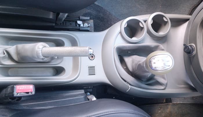 2016 Mahindra NUVOSPORT N8, Diesel, Manual, 1,00,561 km, Gear Lever