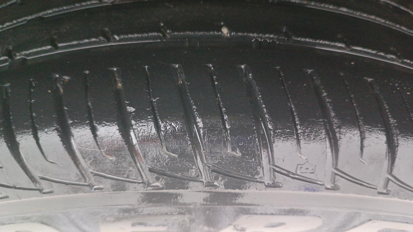 2016 Mahindra NUVOSPORT N8, Diesel, Manual, 1,00,561 km, Right Front Tyre Tread