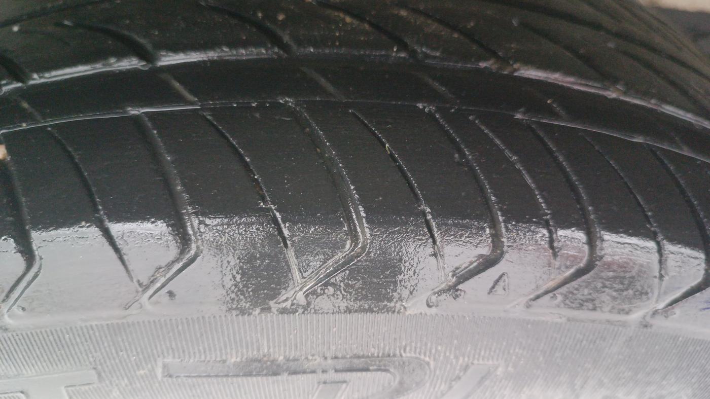 2016 Mahindra NUVOSPORT N8, Diesel, Manual, 1,00,561 km, Right Rear Tyre Tread