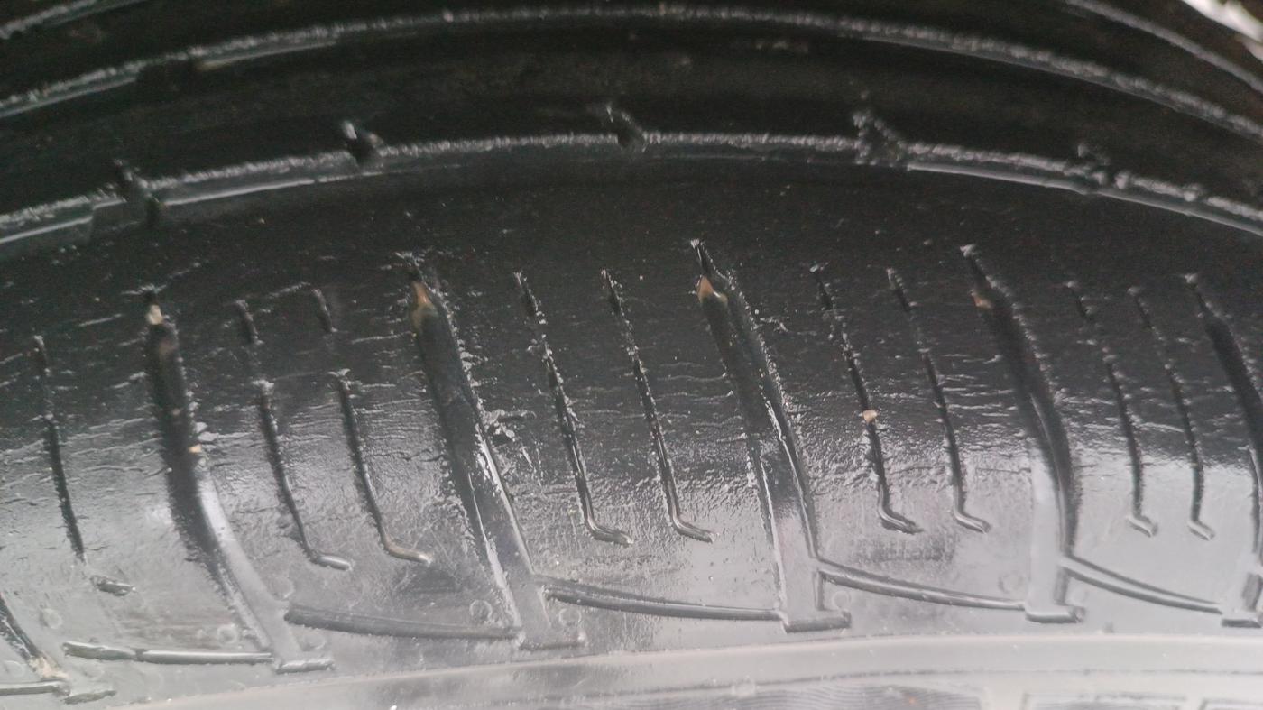 2016 Mahindra NUVOSPORT N8, Diesel, Manual, 1,00,561 km, Left Front Tyre Tread