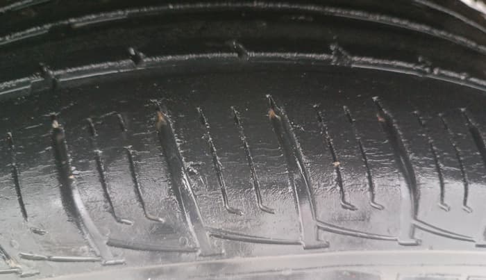 2016 Mahindra NUVOSPORT N8, Diesel, Manual, 1,00,561 km, Left Front Tyre Tread