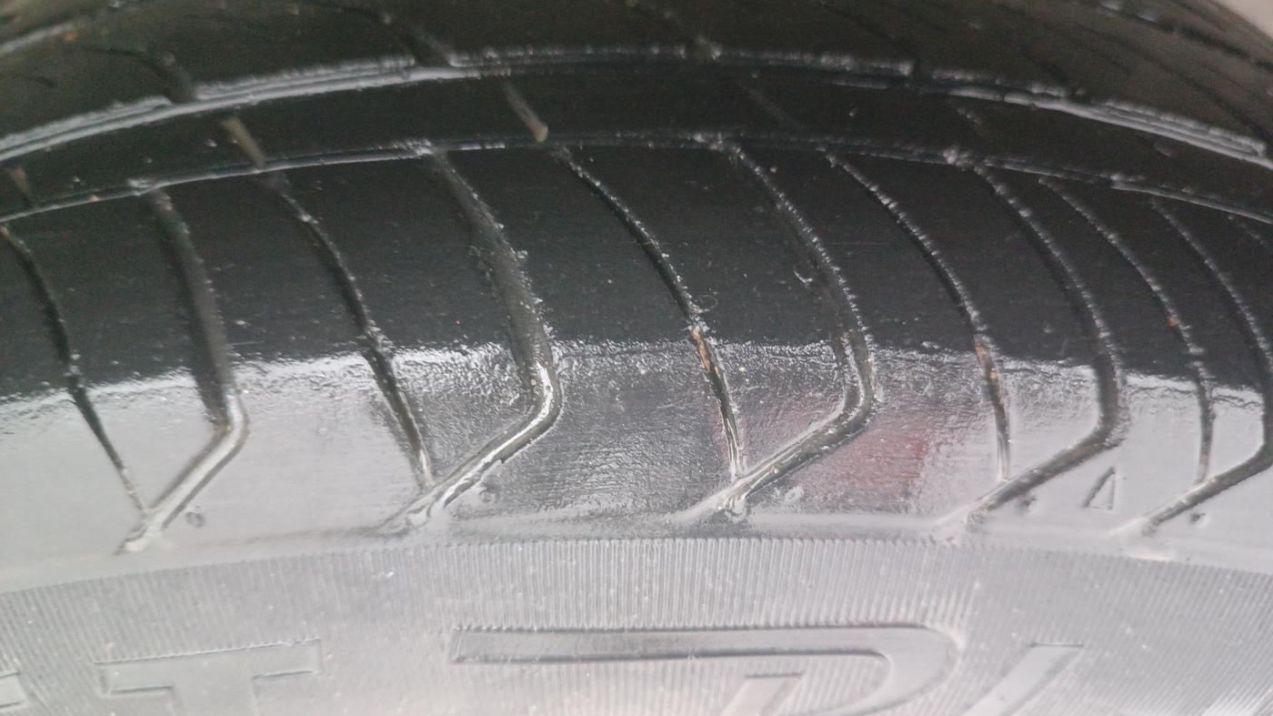 2016 Mahindra NUVOSPORT N8, Diesel, Manual, 1,00,561 km, Left Rear Tyre Tread
