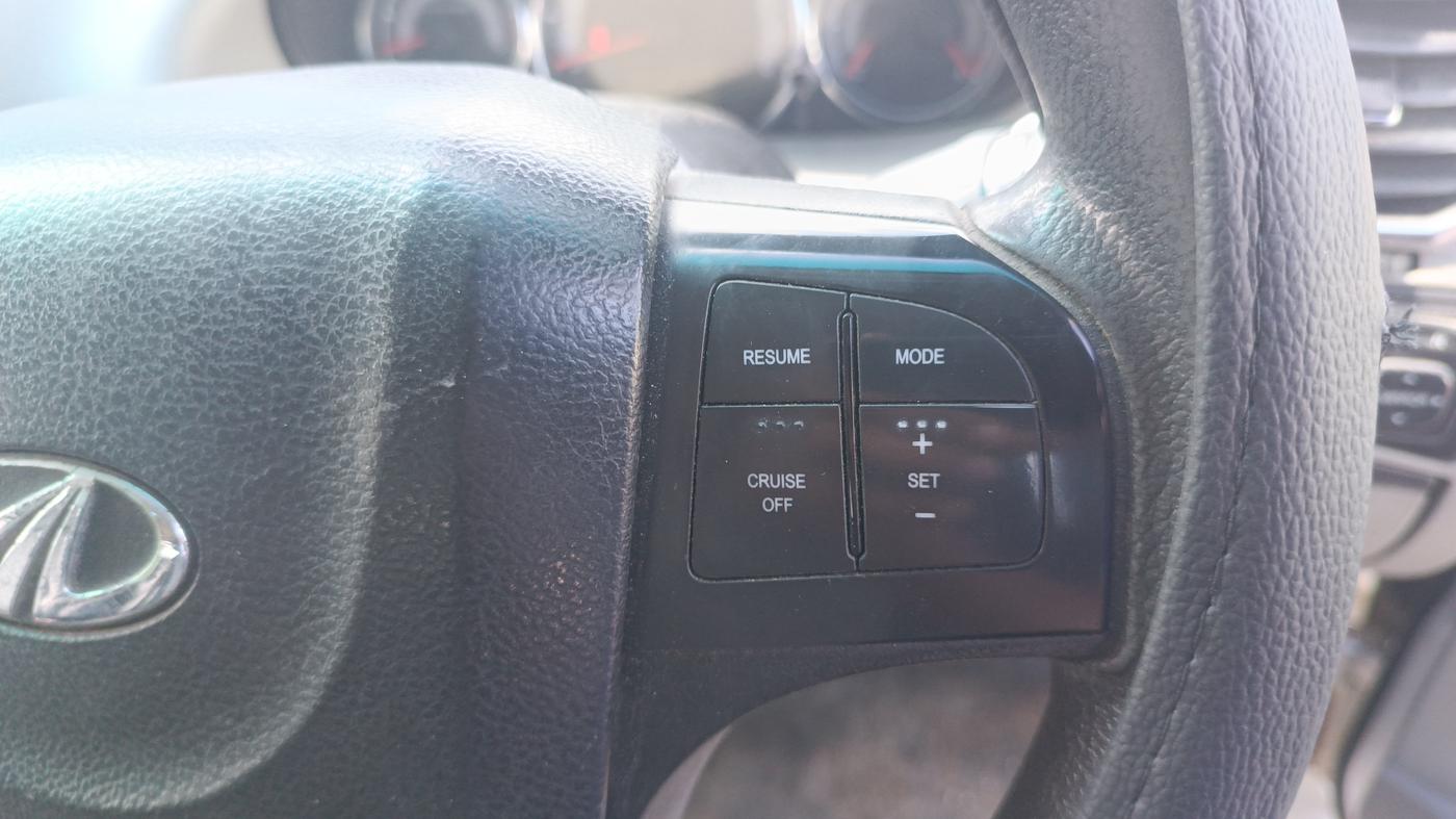 2016 Mahindra NUVOSPORT N8, Diesel, Manual, 1,00,561 km, Adaptive Cruise Control