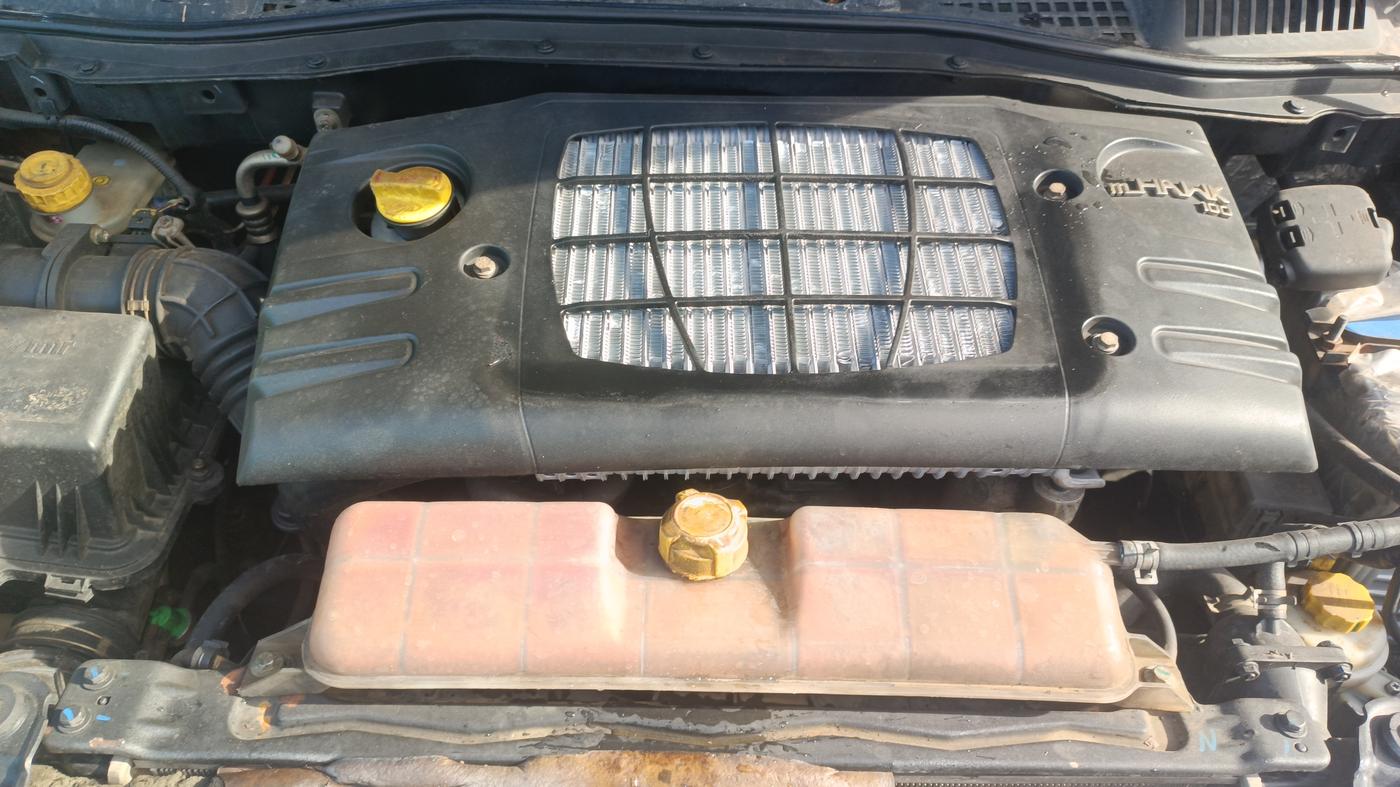 2016 Mahindra NUVOSPORT N8, Diesel, Manual, 1,00,561 km, Engine View