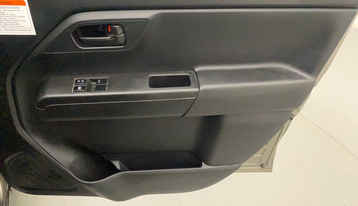 2020 Maruti New Wagon-R LXI CNG 1.0, CNG, Manual, 57,213 km, Driver Side Door Panels Control