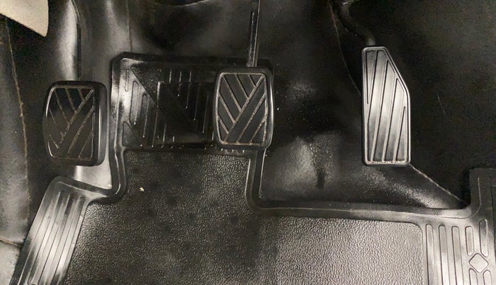 2020 Maruti New Wagon-R LXI CNG 1.0, CNG, Manual, 57,213 km, Pedals