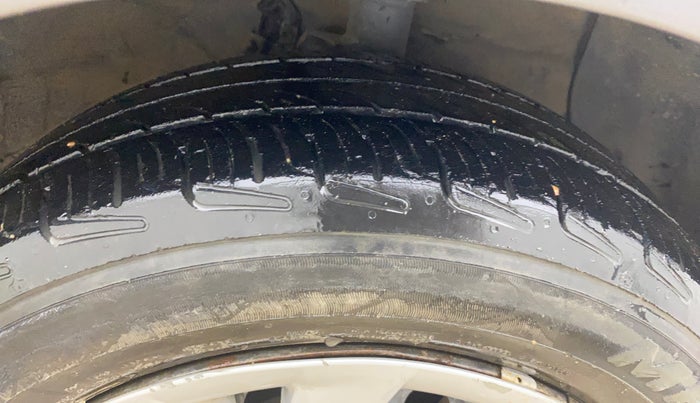 2015 Hyundai Grand i10 MAGNA 1.2 KAPPA VTVT, Petrol, Manual, 96,776 km, Right Front Tyre Tread