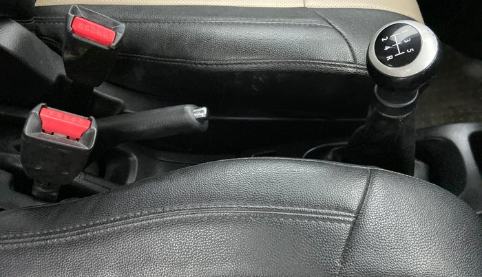 2018 Maruti Wagon R 1.0 VXI, Petrol, Manual, 63,403 km, Gear Lever