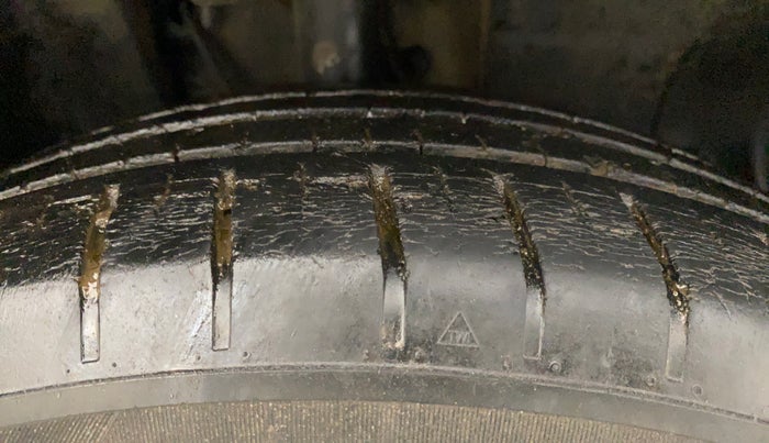 2022 Tata PUNCH CREATIVE  AMT, Petrol, Automatic, 30,128 km, Right Front Tyre Tread