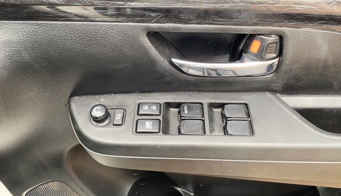 2021 Maruti XL6 ALPHA AT, Petrol, Automatic, 22,467 km, Driver Side Door Panels Control