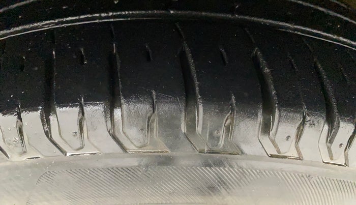 2021 Maruti XL6 ALPHA AT, Petrol, Automatic, 22,467 km, Left Front Tyre Tread