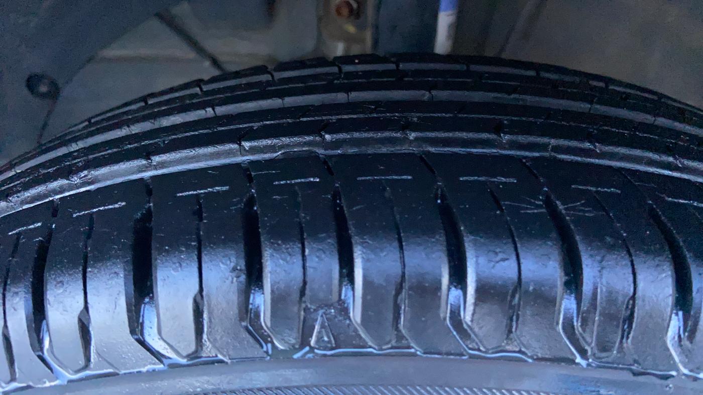 2017 Maruti Dzire VXI, Petrol, Manual, 16,041 km, Left Front Tyre Tread