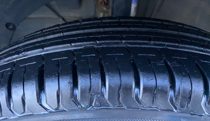 2017 Maruti Dzire VXI, Petrol, Manual, 16,041 km, Left Front Tyre Tread