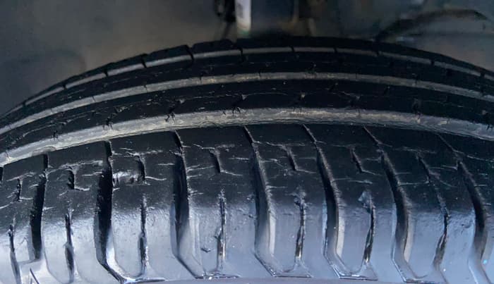 2017 Maruti Dzire VXI, Petrol, Manual, 16,041 km, Right Front Tyre Tread
