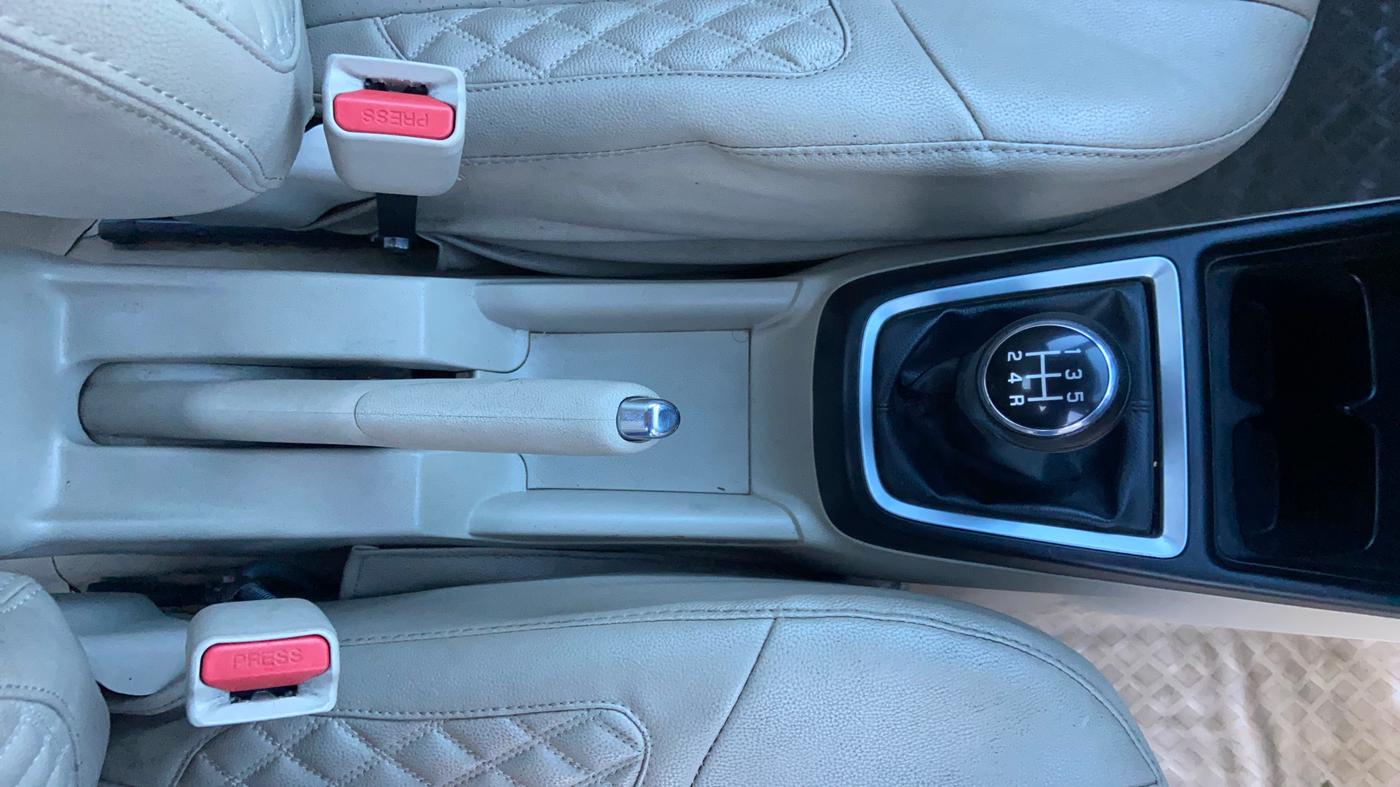 2017 Maruti Dzire VXI, Petrol, Manual, 16,041 km, Gear Lever