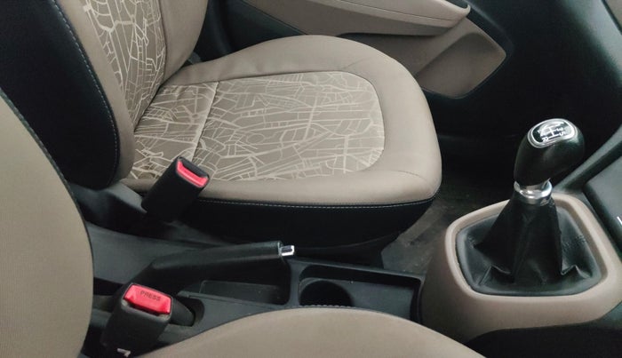 2015 Hyundai Xcent S 1.2, Petrol, Manual, 1,08,313 km, Gear Lever