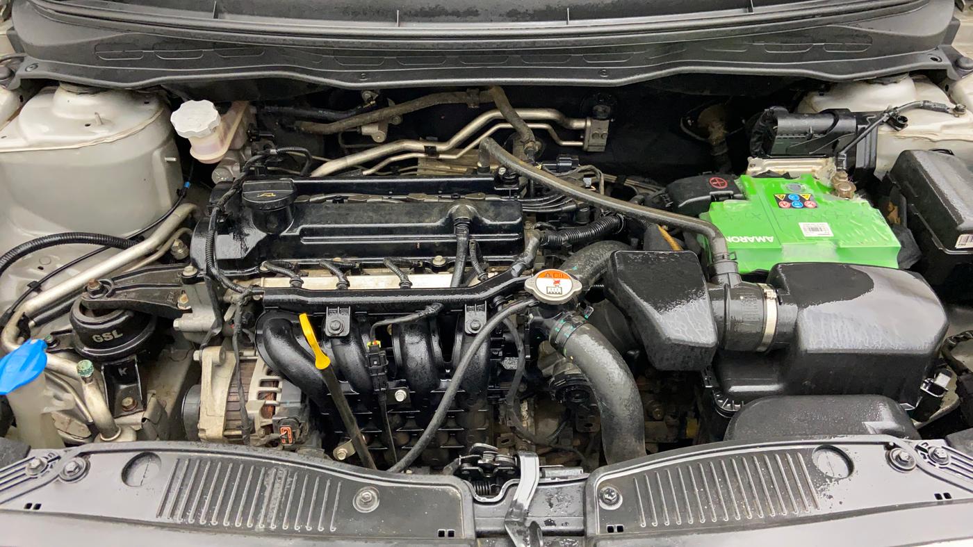 2014 Hyundai i20 ASTA 1.2, Petrol, Manual, 26,971 km, Engine Bonet View