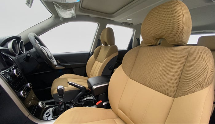2019 Mahindra XUV500 W9, Diesel, Manual, 7,733 km, Right Side Front Door Cabin