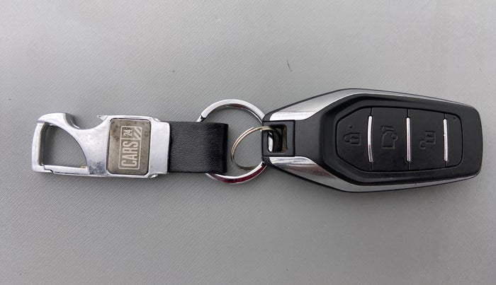 2019 Mahindra XUV500 W9, Diesel, Manual, 7,733 km, Key Close Up