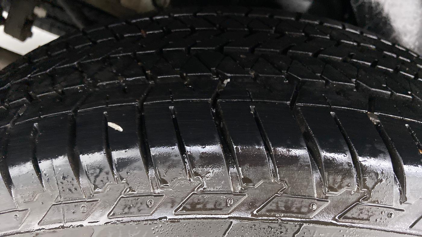 2019 Mahindra XUV500 W9, Diesel, Manual, 7,733 km, Right Rear Tyre Tread