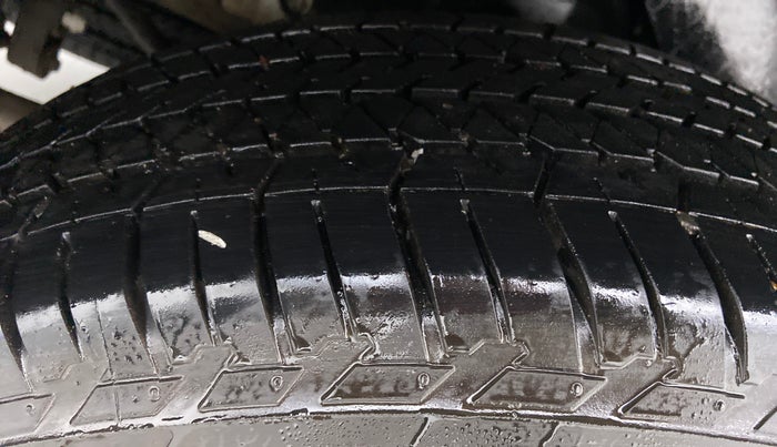 2019 Mahindra XUV500 W9, Diesel, Manual, 7,733 km, Right Rear Tyre Tread