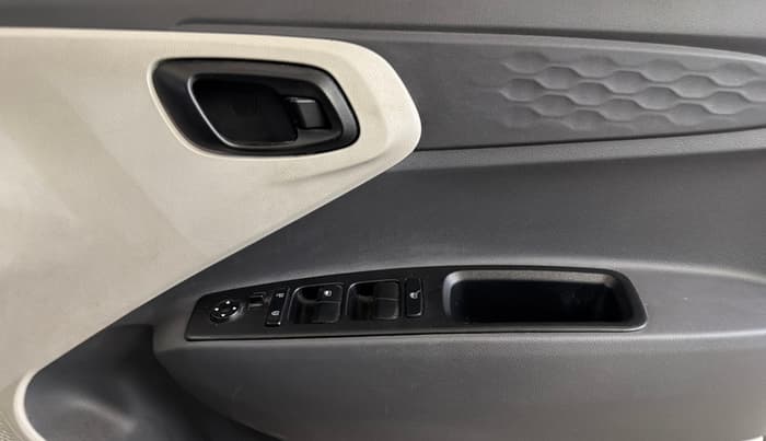 2021 Hyundai AURA S 1.2 CNG, CNG, Manual, 30,232 km, Driver Side Door Panels Control