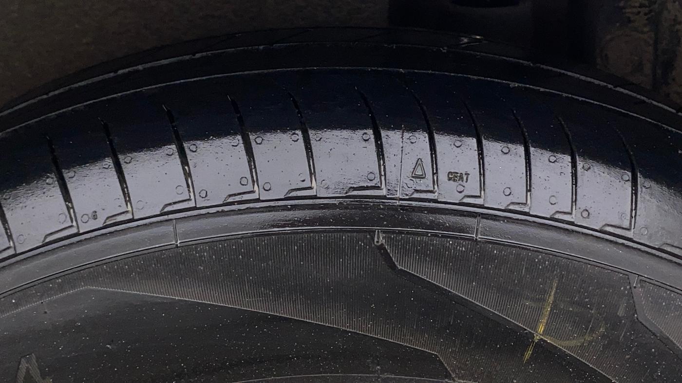 2015 Maruti Swift VXI, Petrol, Manual, 46,984 km, Left Rear Tyre Tread