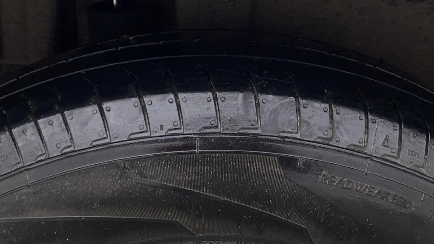2015 Maruti Swift VXI, Petrol, Manual, 46,984 km, Right Rear Tyre Tread