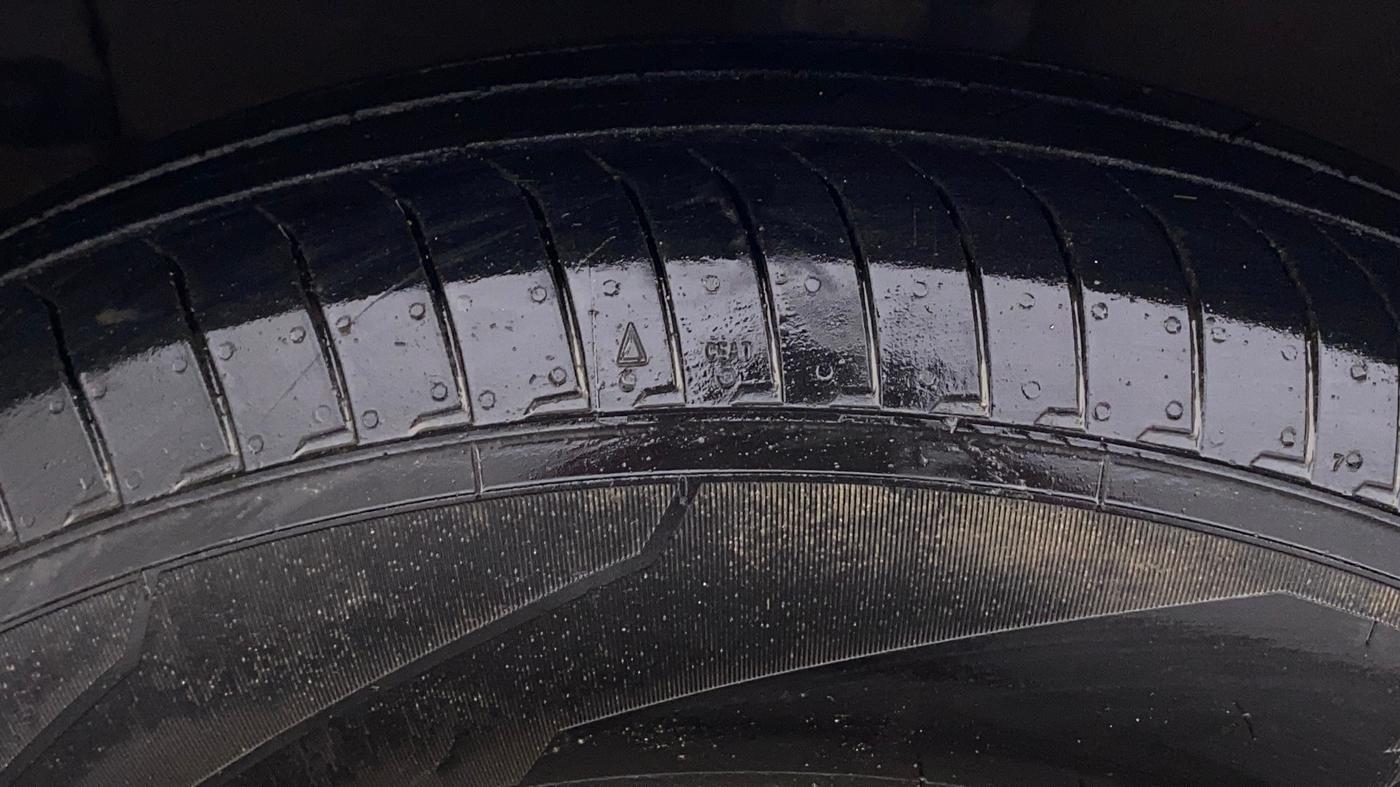 2015 Maruti Swift VXI, Petrol, Manual, 46,984 km, Left Front Tyre Tread