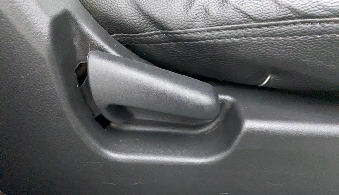 2017 Maruti Wagon R 1.0 LXI CNG, CNG, Manual, 53,401 km, Driver Side Adjustment Panel