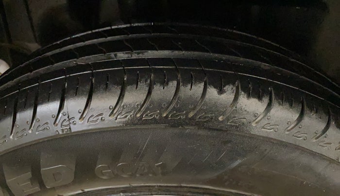 2024 Maruti Swift VXi AMT, Petrol, Automatic, 10,070 km, Right Rear Tyre Tread