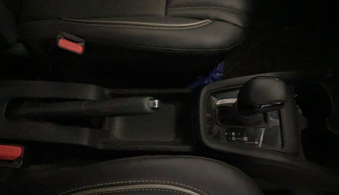 2024 Maruti Swift VXi AMT, Petrol, Automatic, 10,070 km, Gear Lever