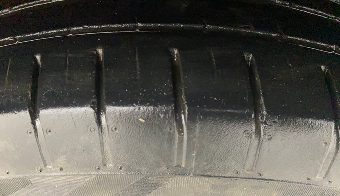 2019 Maruti Swift ZXI PLUS AMT, Petrol, Automatic, 34,739 km, Right Front Tyre Tread